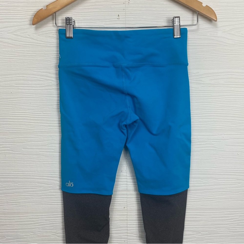 ALO Yoga Goddess Leggings in Seaport Blue & Gray - Picture 9 of 9